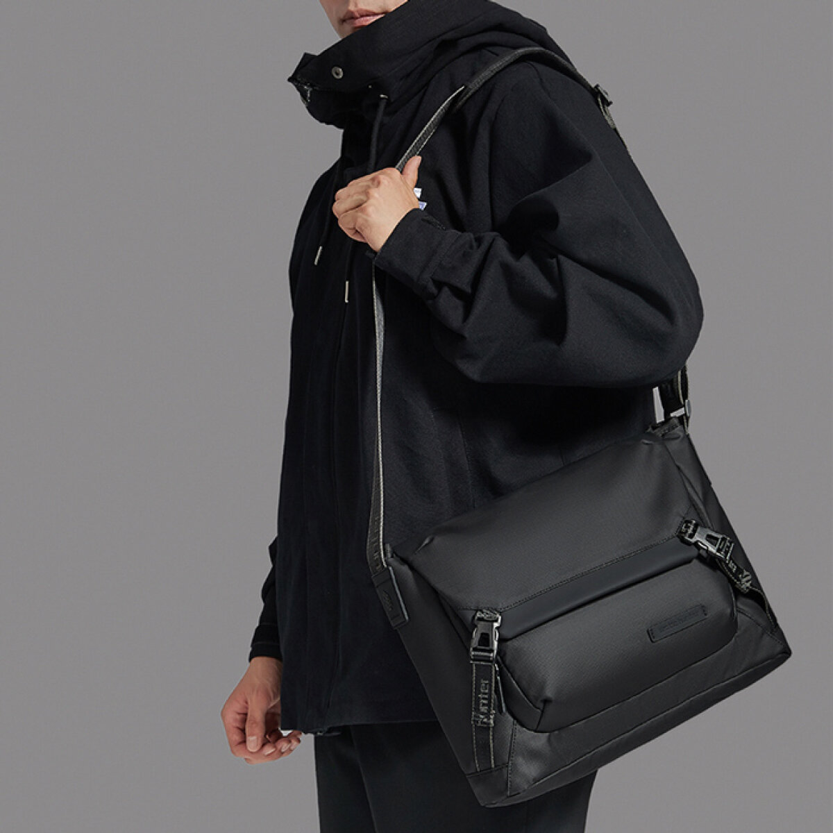 ARCTIC HUNTER τσάντα ώμου K00528 με θήκη tablet, 10L, μαύρη - Image 5